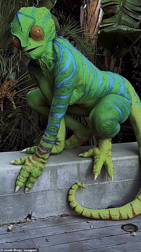 Wow! Janelle, 37, stole the limelight by dressing up as a chameleon in an incredible full-body transformation costume Dinosaur Costume Women, Jungle Halloween Costume, Jungle Costume Women, Animals Halloween Costumes, Lizard Halloween Costume, Green Costume Ideas, Jungle Costumes, Transformation Costume, Chameleon Costume