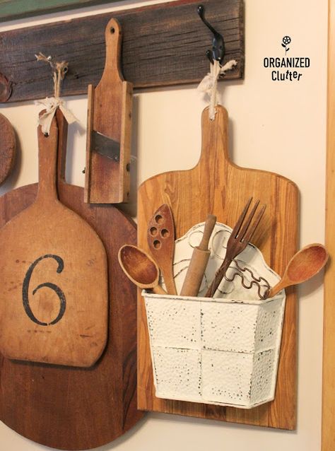 Deco Champetre, Thrift Store Crafts, Clutter Organization, Funky Junk, Thrift Shop, Into The Woods, Farmhouse Kitchen Decor, Old Wood, Wood Board