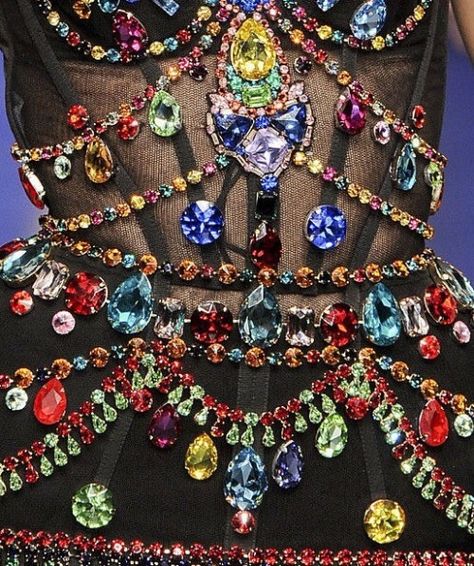 Couture Details, Looks Vintage, Outfits Casuales, Fashion Details, Corsets, Bling Bling, Runway Fashion, High Fashion, Beading