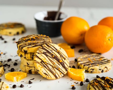 Chocolate Orange Shortbread, Orange Biscuits, Orange Shortbread, Chocolate Orange Cookies, Homemade Custard, Orange Rind, Holiday Brunch, Holiday Snacks, Crinkle Cookies