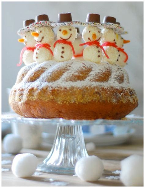 Snowman cake Southern Holiday Recipes, Carrot Bundt Cake, Schnee Party, Vegetarian Holiday Recipes, Winter Torte, Birthday 21, Snowman Cake, Holiday Baking Recipes, Holiday Party Foods