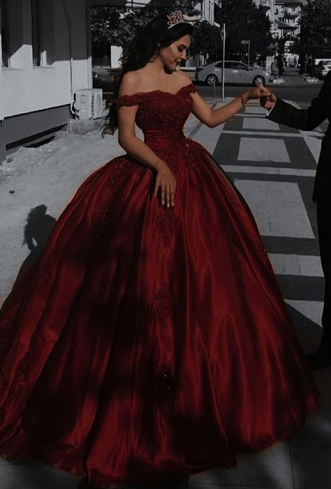 Dark Red Ball Gown, Dark Red Quinceanera Dresses, Red Quince Dress, Red Quinceanera Ideas, Burgundy Quinceanera Dresses, Xv Dresses, Red Ball Gowns, Quinceanera Dresses Red, Quinceanera Themes Dresses