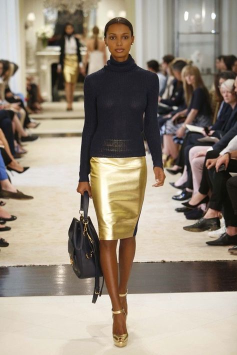 Shop this look on Lookastic:  https://lookastic.com/women/looks/black-turtleneck-gold-pencil-skirt-gold-pumps-black-bucket-bag/5591  — Black Turtleneck  — Gold Pencil Skirt  — Black Leather Bucket Bag  — Gold Leather Pumps Ralph Lauren Resort, Black And Gold Outfit, Gold Pencil Skirt, Outfit Elegantes, Gold Skirt, Gold Outfit, Ralph Lauren Style, Looks Black, Outfit Trends