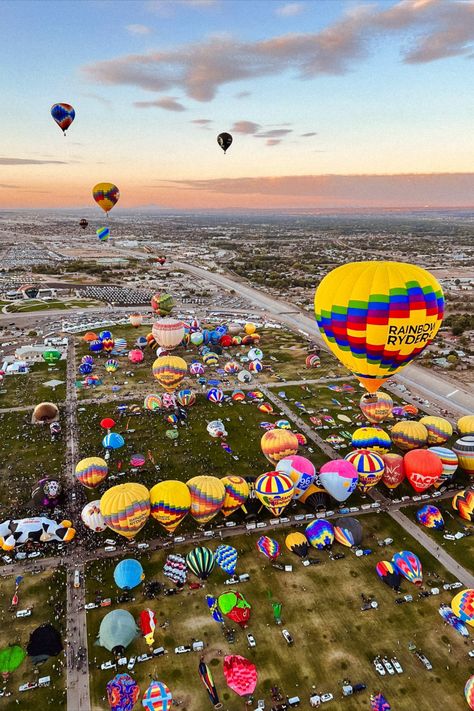 Take a hot air balloon ride at the Albuquerque International Balloon Fiesta! Join the mass ascension of about 600 balloons soaring over the skies of Albuquerque NM. Albuquerque Balloon Fiesta, Air Balloon Festival, Hot Air Balloon Ride, 50 Balloons, Hot Air Balloon Festival, Balloon Festival, Balloon Flights, Large Balloons, Hot Air Balloon Rides