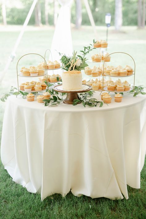 Dessert Display Wedding Elegant, Simple Sweets Table Wedding, Dessert Table Decorations Wedding, Wedding Desserts Table Ideas, Wedding Cupcakes Stand, Wedding Cupcakes Table, Cake Setting Table, Cupcake Table For Wedding, Wedding Cakes And Cupcakes Display