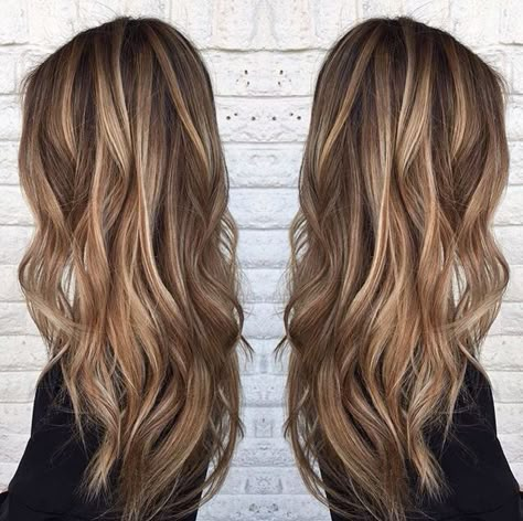 Blonde highlights on medium brown hair.   By @sarah_peck  #brunettewithhighlights #brownhairwithhighlights Which Hair Colour Suits Me, Which Hair Colour, Brown Hairstyles, Medium Brown Hair, Brown Blonde Hair, Hair Inspiration Color, Light Brown Hair, Brown Hair Colors, Blonde Hair Color