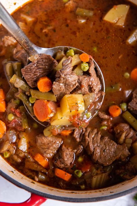 Veg Beef Soup, Homemade Vegetable Beef Soup, Roasted Vegetable Soup, Classic Beef Stew, Beef Soup Recipes, Vegetable Beef Soup, Beef Stew Meat, Delicious Soup Recipes, Vegetable Soup Recipes