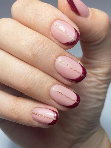 burgundy french tip nails with gold line accent Nails Color Vino, Burgundy French Nails, Burgundy French Tip Nails, Red French Tip Nails, Red Tip Nails, Line Nail Designs, Red French Tip, Deco Nails, Unghie Sfumate