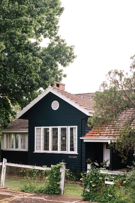 Historic Bungalow, Country Home Exterior, Bungalow Style House, Bungalow Homes, Garage Apartments, Bungalow Style, Green Hills, Beach Shack, Dark Walls