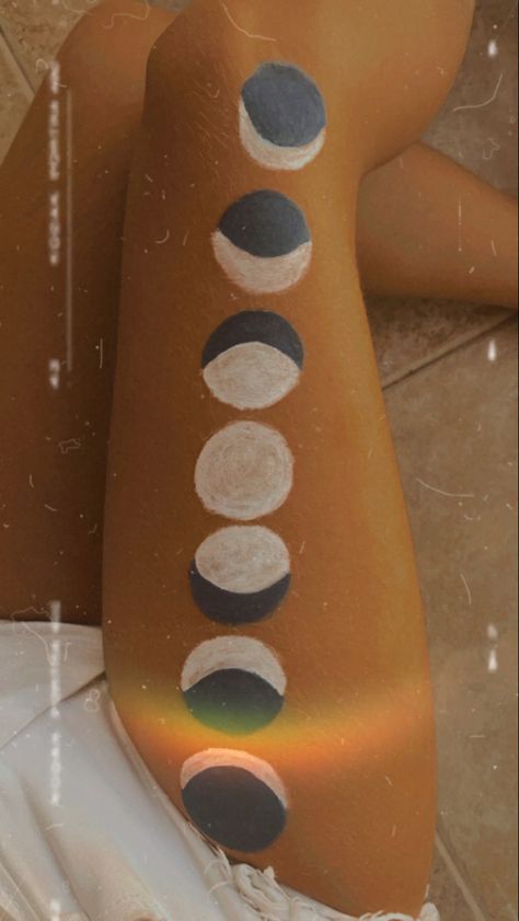 Cute Leg Paintings, Easy Leg Painting Ideas, Arm Painting Ideas, Easy Body Painting Ideas, Painting On Body Aesthetic, Simple Body Painting, Back Painting Body Art, Easy Body Painting, Things To Draw On Your Leg