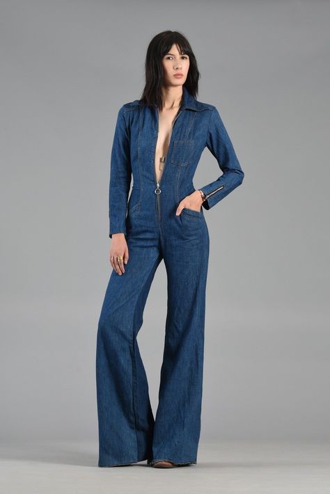 70s Fashion Bell Bottoms, 70s Bell Bottoms Outfits, 70s Jumpsuit, Bell Bottom Jumpsuits, Casual Attire For Women, Fall Fashion Skirts, 70s Outfits, Body Suit Outfits, Fashion Bottoms