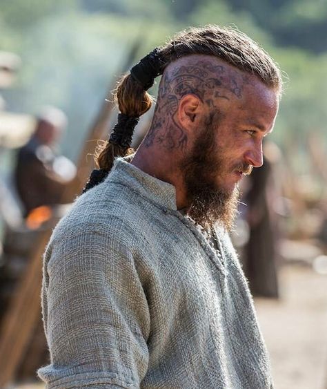 Ragnar Ragnar Costume, Viking Rune Tattoo, Ragnar Vikings, Vikings Travis Fimmel, Viking Aesthetic, Rune Viking, Ragnar Lothbrok Vikings, King Ragnar, Viking Series