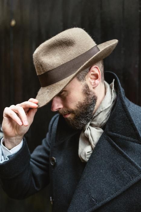 Gentleman Hat, Fall Hat, Hipster Man, Dapper Gentleman, Fall Hats, Hat Ideas, Man Hat, Wearing A Hat, Casual Hat