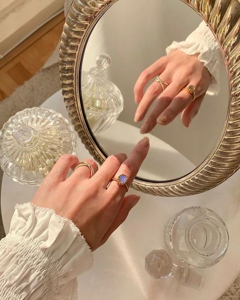 Era Victoria, Light Academia Aesthetic, Jewelry Photography Styling, Cream Aesthetic, Gold Aesthetic, Classy Aesthetic, Princess Aesthetic, Beige Aesthetic, Light Academia