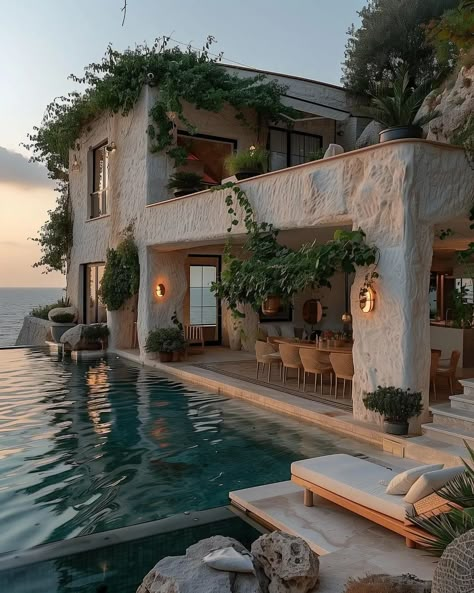 Summer House Exterior Ideas, Beach House Greece, Cozy Beach House Exterior, Beach Aesthetic House, Aesthetic Home Exterior, Beach House Ideas Exterior, Greece Beach House, Summer House Interior Ideas, Beach Home Exteriors