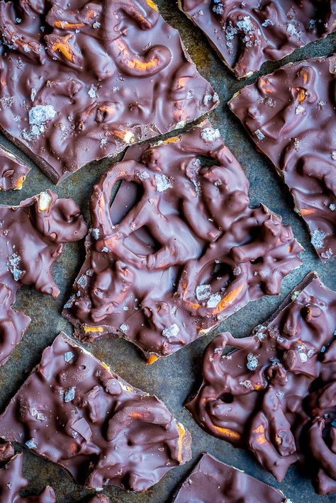 This 2 Ingredient Chocolate Pretzel Bark is so easy to make! It's perfect for a daytime snack or after dinner treat! You can use whatever kind of chocolate you want and add in any extras you like. This Chocolate Pretzel Bark is a healthier option when you need to satisfy your sweet tooth! It can easily be made vegan and gluten free. #chocolatebark #chocolate #vegan #ediblegift Christmas Pretzel Bark, Chocolate Pretzel Bark, Chocolate Pretzel Bars, Pretzel Bark Recipes, Christmas Pretzel, Healthy Office Snacks, Ranch Seasoning Recipes, Pretzel Bark, Bark Recipes