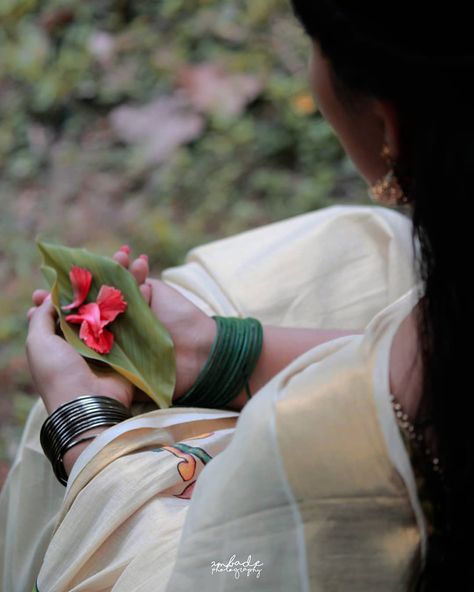 . . Reposted🌸🌸🌸 . . . ____________________________ Pic credit📷@a_m_b_a_d_e . . . In frame @s.u.r.y.a.s.a.j.e.e.v…” • Jun 4, 2020 at 2:30am UT Onam Photoshoot Ideas At Home, Onam Photoshoot Ideas, Onam Photos, Temple Photography, Temple Pictures, Romantic Couples Photography, Wedding Couple Poses Photography, Self Portrait Poses, Stylish Photo Pose