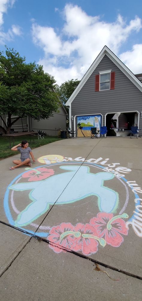 Chalk Aesthetic Sidewalk, Sunset Chalk Art, Summer Sidewalk Chalk Art Ideas, Beach Chalk Art, Chalk Driveway Ideas, Chalk Art Preppy, Summer Sidewalk Chalk Art, Hopscotch Ideas Sidewalk Chalk, Ocean Chalk Art