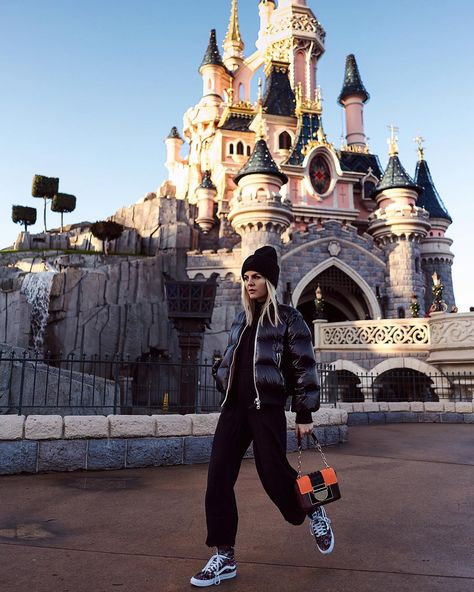 Disneyland Paris Outfit Winter, Disney World Outfits Fall, Florida Outfits Vacation, Paris Outfits Winter, Disney Outfits Winter, Disney Winter Outfits, Disneyland Outfit Winter, Disney Outfits Women, Disney Parque