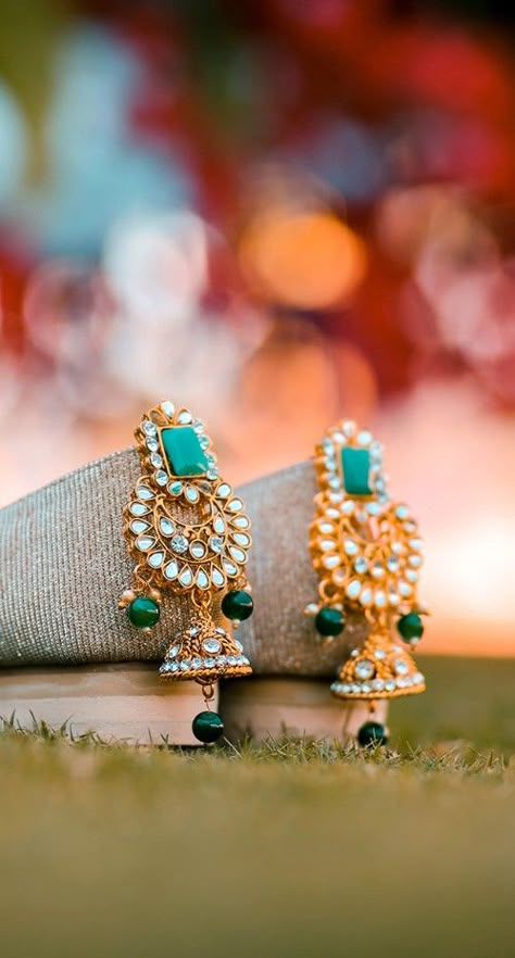 Jwellary Photography, Dress Shoot Ideas, Marriage Photo Ideas, Parlour Shoot, Indian Wedding Earrings, Marriage Photo, Indian Bride Poses, Pre Bridal, Muslim Wedding Photography