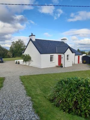 Bungalow Exterior Ireland, Irish Bungalow Design, Bungalow Ireland, Irish Cottage Exterior, Modern Irish Cottage, Irish Cottage Renovation, Scottish Croft, Irish Cottages, Realistic House