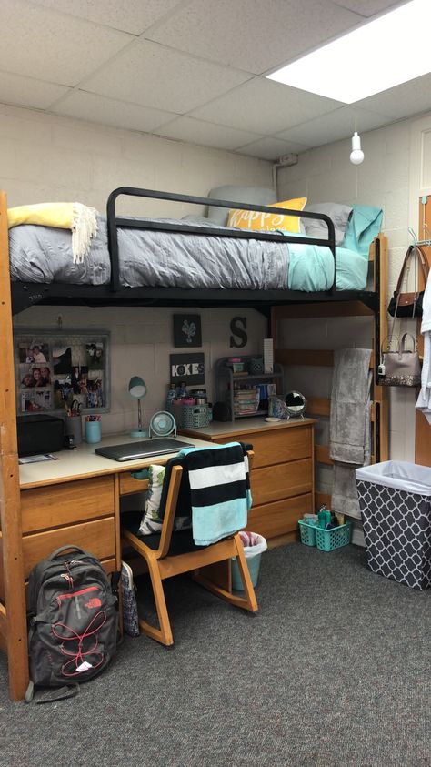 Dorm Room Loft Bed Layout, Dorm Decoration Bunk Bed, Top Bunk Dorm Ideas, Dorm Room Decor Lofted Bed, Dorm Bunk Beds, Grunge Room With Bunk Bed, Hot Wheels Room, Office Desk Designs, Bunk Bed Loft