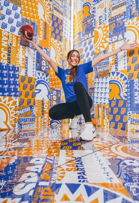 Sports Creative, Cal Berkeley, Basketball Senior Pictures, Sports Theme Classroom, Sports Advertising, Creative Backdrops, Photoshoot Backdrops, Adobe Photoshop Design, Digital Media Design