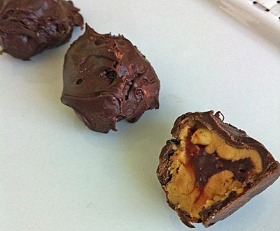 peanut butter and jelly truffles!! Truffle Recipes, Heavenly Desserts, Apple Candy, Peanut Butter Jelly Time, Cookie Balls, Truffles Recipe, Tasty Desserts, Candy Truffles, Truffle Recipe