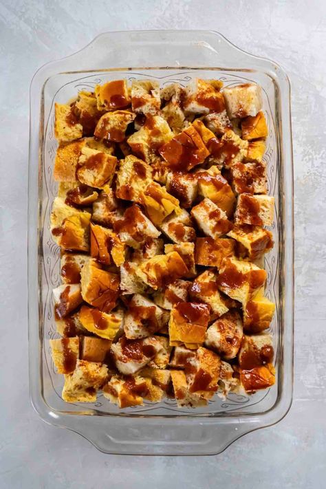 This easy French Toast Casserole is our favorite make ahead holiday breakfast! Prep it the night before, refrigerate overnight, then bake in the morning. So yummy served with maple syrup! Prepare Ahead Breakfast, Casserole With Biscuits, Easy French Toast Casserole, Make Ahead French Toast, Overnight French Toast Casserole, French Toast Casserole Easy, Baked French Toast Casserole, Easy French Toast, French Toast Casserole Recipes