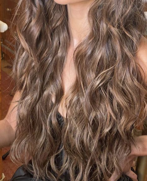 Long Curly Hair Brown, Goddess Beauty Aesthetic, Brown 2c Hair, Wavy Light Brown Hair, Long 2a Hair, Light Brown Wavy Hair, Wavy Hair Aesthetic, Long Wavy Brown Hair Natural, Wavy Brown Hair Aesthetic