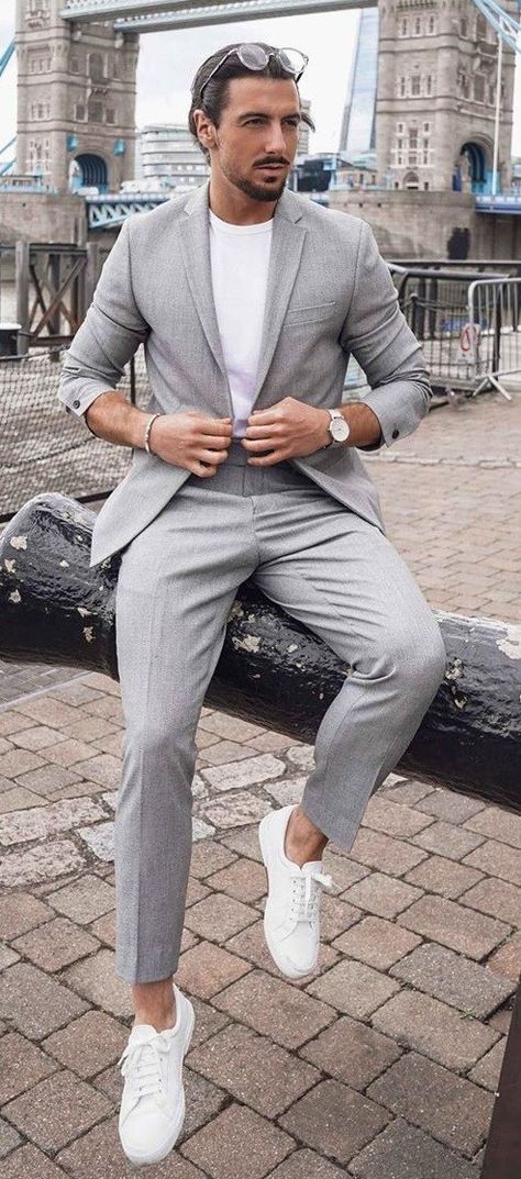 Dapper Grey Suit Outfit For Men Light Grey Suit Men, Grey Suit Styling, Grey Pants Outfit, Summer Suits Men, Suits And Sneakers, Cocktail Attire Men, Grey Suit Wedding, Grey Suit Men, Light Grey Suits