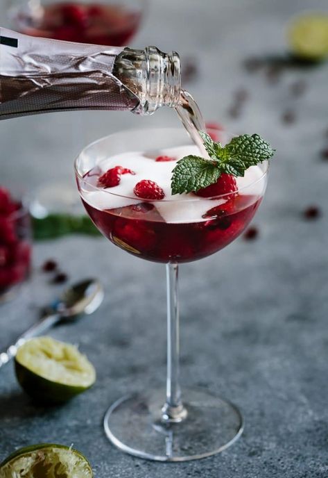 Rosé Cocktail, Pomegranate Cocktail Recipes, Rose Cocktail Recipes, Best Gin Cocktails, Pomegranate Cocktails, Berry Cocktail, Mint Cocktails, Honey Simple Syrup, Pomegranate Recipes