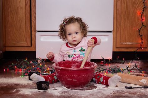 Vote for aub!! Baking Baby Announcement, Baby Number 2 Announcement, Holiday Baby Announcement, Photoshoot Christmas, Announcement Photoshoot, Christmas Bakery, Baby Announcement Photoshoot, Christmas Baby Announcement, Foxes Photography