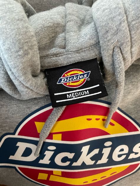 aesthetic outfit inspo based to a dickies gray hoodie Dickies Hoodie Outfit, Dickies Aesthetic, Zumiez Outfits, Gray Hoodie Outfit, Dickies Outfit, Dickies Hoodie, Hoodie Aesthetic, Trendy Hoodies, Hoodie Jumper