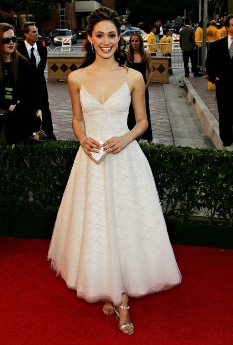 Emmy Rossum Beautiful Creatures, Emmy Rossum Style, Celebrity Winter Style, Mid Night, Princess Fashion, 90s Runway Fashion, Emmy Rossum, Pretty Prom Dresses, Elegant Dresses For Women