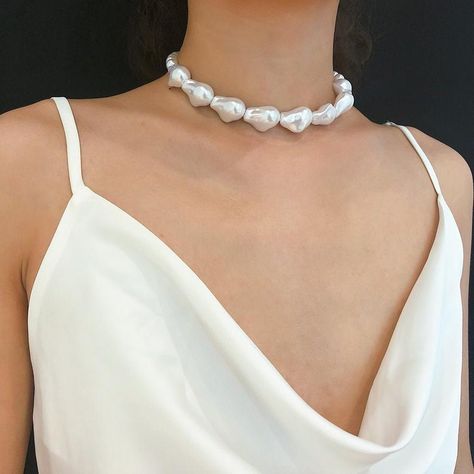 Bohemia Natuarl Pearl Choker Necklace Minimalist Beaded | Etsy Gothic Baroque, Necklaces Women, Friend Jewelry, Best Friend Jewelry, Neck Accessories, Friendship Jewelry, Heart Choker, Baroque Pearl Necklace, Neck Jewellery