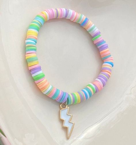 Make Clay Beads, Heishi Bracelet, Clay Bead Necklace, Homemade Bracelets, Preppy Bracelets, White Lightning, Preppy Jewelry, Bracelet Craft Diy, Bead Charms Diy