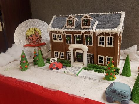 McCallister House #Homealone #christmas #gingerbreadhouse #custom #baking #DIY #kevin Home Alone Gingerbread House Ideas, Christmas Movie Gingerbread House, Elf Themed Gingerbread House, Home Alone Birthday Cake, Gingerbread House Movie Theme, Movie Themed Gingerbread House Ideas, Home Alone Gingerbread House, Mccallister House, Homealone Christmas