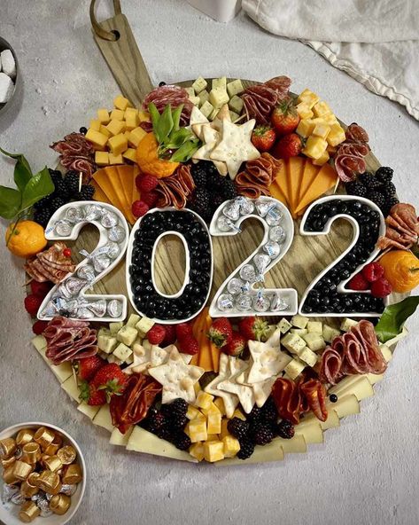 New Year Theme Birthday Party, Snack Ideas For New Years Eve, Nye Cheese Board, Charcuterie New Years Eve, 2024 Charcuterie Board Ideas, New Year’s Charcuterie Board, New Years Fruit Platter, New Years Celebration Ideas, New Years Eve Buffet Ideas