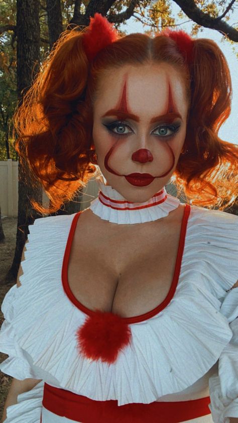 Halloween pennywise makeup Pennywise Inspired Makeup, It The Clown Makeup Girl, Penny Wise Make Up For Women, Plus Size Pennywise Costume, Pennywise Face Makeup, Pennywise Make Up Girl, Clown It Makeup, It Costumes Women, Penniwyse Costume