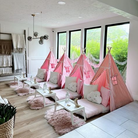 Dreaming big for a special 9th birthday! 🎉 This set up the most adorable *Sweet Dreams* themed slumber party featuring our brand-new pink tents with a sweet pink and white color scheme. Complete with fluffy cloud pillows, soft pink rugs, cozy blankets, and twinkle lights, this setup was a magical dream come true! ✨💖 #SleepoverGoals #PinkDreams #SweetDreamsParty #9thBirthday #SleepoverMagic . . . @the.sleepoverco.com . . . #sleepover #sleepoverparty #sleepoverideas #slumberparty #slumberpartie... Slumber Party Theme, Cloud Pillows, Sleepover Tents, Pink Tent, Pink Rugs, Kids Sleepover, Sleepover Party, Slumber Party, Party Tent