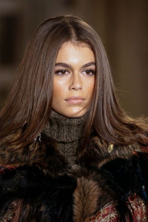 Ralph Lauren Runway, Brown Hair Inspo, Casual Outfit Inspiration, Model Aesthetic, Kaia Gerber, Light Hair, Runway Show, Everyday Makeup, Fall Hair