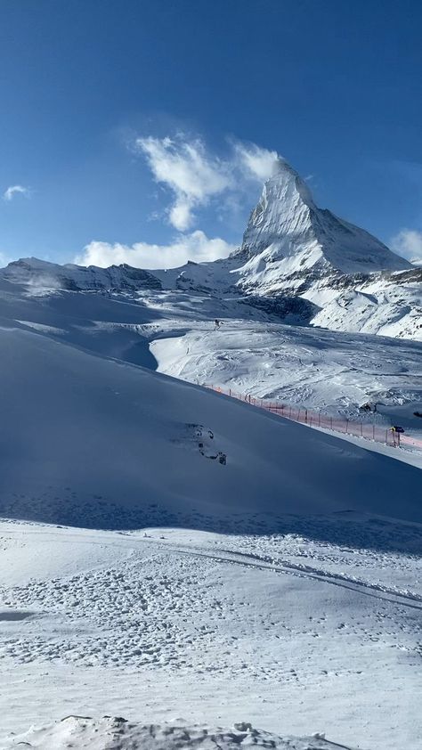 Zermatt Ski, Cold Christmas, Ski Culture, Snowboarding Trip, Zermatt Switzerland, Christmas Landscape, Anime Dancing, Dubai City, Sky Sunset