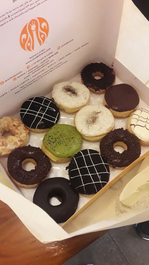 Dunkin Donat, Donat Jco, Jco Donuts, Kue Macaroon, Donut Holes, Yummy Comfort Food, Yummy Sweets, Party Drinks, Korean Food