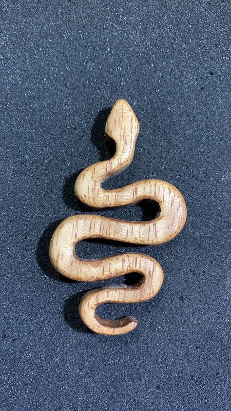 Snake Wood Carving, Wooden Snake, Wood Snake, Snake Wood, Wood Jewelry Diy, Wood Jewelery, Laser Engraved Ideas, Dremel Wood Carving, Wood Carving Designs