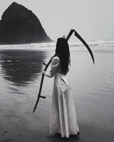 Southern Gothic, Major Arcana, Dark Photography, Grim Reaper, Character Aesthetic, Ancient Egyptian, Dark Aesthetic, Dark Art, Photography Inspiration