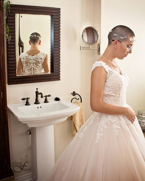 bride with shaved head / bald woman in wedding dress Hair Half Shaved, Bald Bride, Woman In Wedding Dress, Half Shaved Head, Face Makeover, Bald Head Women, Buzz Cut Hairstyles, Short Hair Bride, Shaved Hair Cuts