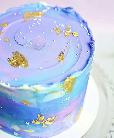 Iridescent Cake Ideas, Purple And Blue Cake Ideas, Gem Birthday Cake, Blue And Purple Birthday Cake, Blue And Purple Birthday Theme, Cake With Gold Leaf, Lisa Birthday, Watercolor Gem, Gem Cake