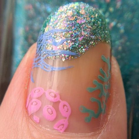 Ocean Nail Art, Vacation Nails Beach, Hawaii Nails, Mermaid Nail Art, Sea Nails, Fun Summer Nails, Summery Nails, Mermaid Nails, Sea Coral