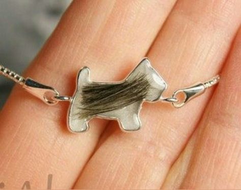 Pet Memorial Ideas Dogs, Dog Paw Art, Ashes Jewelry Cremation, Flower Resin Jewelry, Pet Memorial Jewelry, Memory Crafts, Teeth Jewelry, Resin Bracelet, Epoxy Resin Crafts